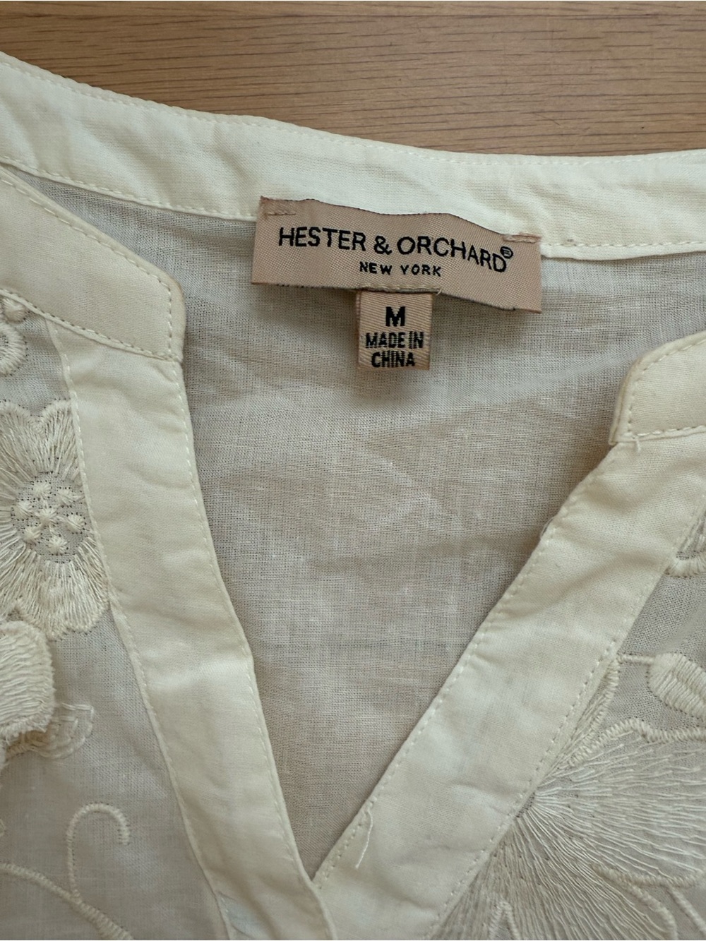 Hester & Orchard Medium Beige Floral Embroidered 100% Cotton V Neck Blouse - Picture 4 of 6